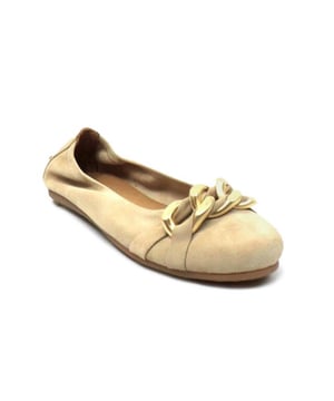 
De G-Kensi beige2 van Babouche is een echte blikvanger. De G-Kensi beige2 is uitgevoerd in de kleur beige 2. Bekijk ook onze overige collectie van Babouche op onze webshop!