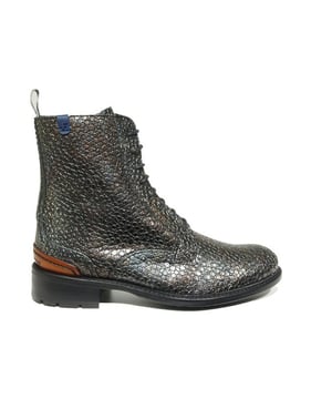 Dit item is nu in de aanbieding in onze online Floris van Bommel outlet
Artikel SFW-50028 93-01  in de kleur multi shop je gemakkelijk en snel op onze webshop. Bekijk de gehele collectie van Floris van Bommel online