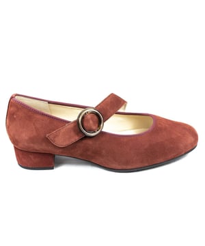
Op zoek naar een schoen in de categorie Bandschoenen? De 8800 Wijdte K van Hassia is een aanwinst voor elke schoenenkast. De schoenen van Hassia zijn gemaakt van Nubuck en hebben een voering van Leer. De 8800 Wijdte K is uitgevoerd in de kleur roodbruin combi.