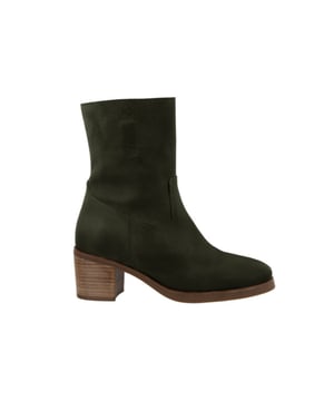 
Artikel A8477 A93  in de kleur road uniform green shop je gemakkelijk en snel op onze webshop. Bekijk de gehele collectie van AQA Shoes online