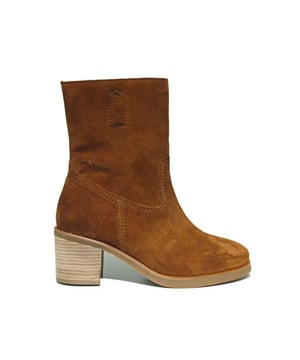 
Artikel A8477 A51  in de kleur greasy brandy shop je gemakkelijk en snel op onze webshop. Bekijk de gehele collectie van AQA Shoes online