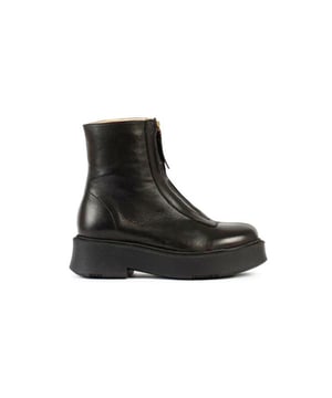 
De Vela vela-black van Bukela is een echte blikvanger. De Vela vela-black is uitgevoerd in de kleur Black. Bekijk ook onze overige collectie van Bukela op onze webshop!
