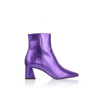 
De Lugano 261329 04 van DWRS Label is een echte blikvanger. De Lugano 261329 04 is uitgevoerd in de kleur Purple. Bekijk ook onze overige collectie van DWRS Label op onze webshop!