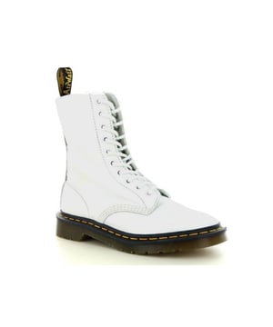 
De 1490- optical-white van Dr. Martens is een echte blikvanger. De 1490- optical-white is uitgevoerd in de kleur Optical White. Bekijk ook onze overige collectie van Dr. Martens onze webshop!