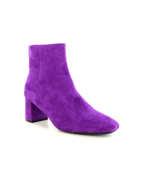 
<p data-mce-fragment="1">De Nola van Freelex is een mooie enkellaars gemaakt van suede, voor dmes. Deze enkellaars is uitgevoerd in de kleur purple / paars. De sluiting is door middel van een rits.</p>
