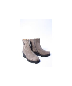 
Merk: Gabor, Model: Enkellaars, Materiaal: Suede, Breedtemaat: G, Hakhoogte: 4 cm, Kleur: Taupe