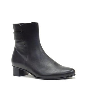 
Artikel 3-03091 0100  in de kleur schwarz shop je gemakkelijk en snel op onze webshop. Bekijk de gehele collectie van Hassia online