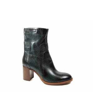 
De P26206 1016461 van Mjus is een echte blikvanger. De P26206 1016461 is uitgevoerd in de kleur Lichene. Bekijk ook onze overige collectie van Mjus op onze webshop!