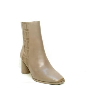  Wannahave uit de laatste collectie van Tamaris   Gegarandeerde blikvanger   Betaal achteraf
Artikel 1-1-25361-29 341  in de kleur taupe shop je gemakkelijk en snel op onze webshop. Bekijk de gehele collectie van Tamaris online