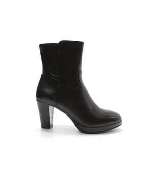 
Artikel 1-25015-41 001  in de kleur black shop je gemakkelijk en snel op onze webshop. Bekijk de gehele collectie van Tamaris online
