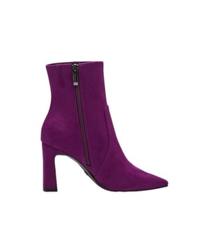 
Artikel 1-25022-41 525 in de kleur dark pink shop je gemakkelijk en snel op onze webshop. Bekijk de gehele collectie van Tamaris op onze webshop en natuurljk in onze winkel!