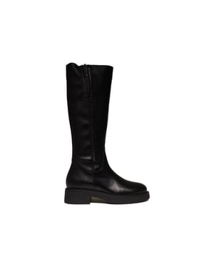 
De 6385 vers-01 van DL Sport is een echte blikvanger. De 6385 vers-01 is uitgevoerd in de kleur Dollarino Nero Alaska Nero. Bekijk ook onze overige collectie van DL Sport op onze webshop!