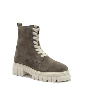 Dit gave artikel van Maruti koop je nu in de sale in onze Maruti outlet op V&D!
De Maxim Suede 66.1615 l00 van Maruti is een echte blikvanger. De Maxim Suede 66.1615 l00 is uitgevoerd in de kleur Taupe (L00). Bekijk ook onze overige collectie van Maruti op onze webshop!