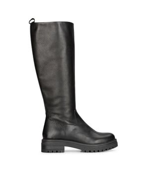 
<p>De PS Poelman hoge laars is een stijlvolle toevoeging aan elke schoenencollectie. Deze laars is uitgevoerd in hoogwaardig zwart leer, wat zorgt voor een luxe uitstraling en duurzaamheid. Het model beschikt over een laag hakje dat zowel elegantie als comfort biedt, ideaal voor dagelijks gebruik.</p>
<p>Een praktisch lusje op de achterkant maakt het aan- en uittrekken van deze laars nog eenvoudiger. De binnenzijde is voorzien van een handige ritssluiting, terwijl de elastische 'V' aan de zijkant zorgt voor een perfecte pasvorm en extra flexibiliteit. Dit maakt de PS Poelman laars niet alleen mooi, maar ook zeer gebruiksvriendelijk.</p>
<p>Deze laars is perfect te combineren met zowel casual als meer formele outfits. Of je nu een dagje gaat winkelen of een avondje uit, met deze laars maak je altijd een goede indruk. De PS Poelman hoge laars is een musthave voor elke modebewuste vrouw die waarde hecht aan stijl en comfort.</p>
<p><strong>Eigenschappen:</strong></p>
<ul classs=