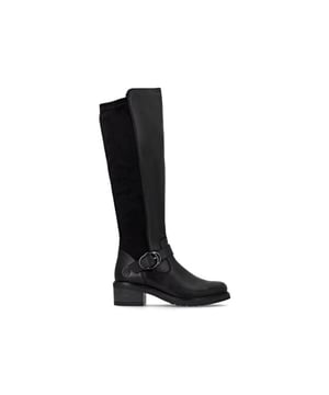 

     Artikel D1A73 in kleur 00-Zwart-Schwarz is een prachtige zwarte laars, voor dames, van het merk Remonte. De zool is van rubber. De voetwijdte is standaard.
    <BR>Remonte maakt een zeer uitgebreide collectie comfortabel schoeisel. De veterschoenen, instappers, pumps en laarzen zijn praktisch allemaal voorzien van een uitneembaar voetbed. Remonte maakt al ruim 100 jaar hoogwaardig handgemaakt schoeisel. Door gebruik te maken van soepele materialen en buigzame zolen creeert Remonte een uitstekend loopcomfort. Remonte heeft een optimale prijs/kwaliteit verhouding.
    
    