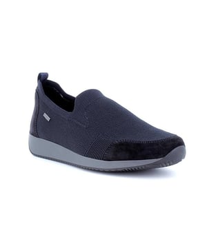 
De 12-44061 02 van Ara is een echte blikvanger. De 12-44061 02 is uitgevoerd in de kleur BLAUW. Bekijk ook onze overige collectie van Ara op onze webshop!