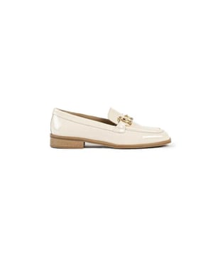
De Natalie natalie-latte van Bukela is een echte blikvanger. De Natalie natalie-latte is uitgevoerd in de kleur Latte. Bekijk ook onze overige collectie van Bukela op onze webshop!
