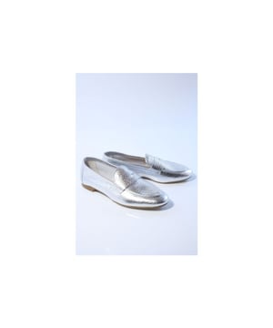 
Merk: Pisati, Model: Instappers, Materiaal: Leer, Kleur: Zilver