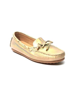
De G-zara-17 gzara17 van Babouche is een echte blikvanger. De G-zara-17 gzara17 is uitgevoerd in de kleur oil metallic gold. Bekijk ook onze overige collectie van Babouche op onze webshop!