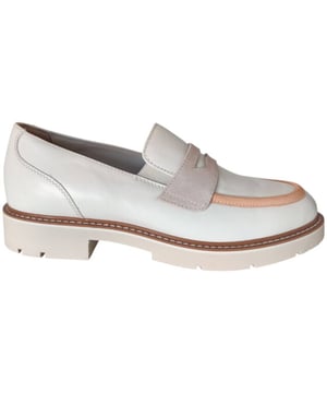 
Dames loafer van DL Sport.Leren loafer op rubberzool. Deze loafer heeft en een uitneembaar voetbed. Materiaal: leer. Voering: leer. Kleur: Beige. Zool: rubber. Hakhoogte: ca 3 cm.