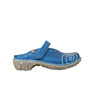 
De NG96 ocean van El Naturalista is een echte blikvanger. De NG96 ocean is uitgevoerd in de kleur Ocean. Bekijk ook onze overige collectie van El Naturalista op onze webshop!