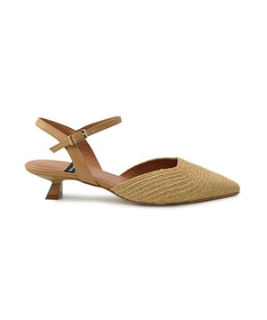 
De 25057 Lea 0 van Angel Alarcon is een echte blikvanger. De 25057 Lea 0 is uitgevoerd in de kleur licht bruin [trenzado natural]. Bekijk ook onze overige collectie van Angel Alarcon op onze webshop!