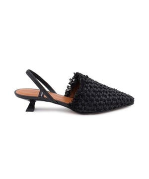 
De 25058 0 van Angel Alarcon is een echte blikvanger. De 25058 0 is uitgevoerd in de kleur zwart [273A rafia 5697 negro]. Bekijk ook onze overige collectie van Angel Alarcon op onze webshop!