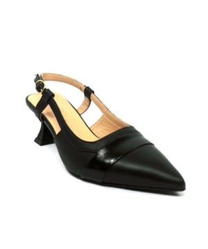 
De robin-40 robin40 van Babouche is een echte blikvanger. De robin-40 robin40 is uitgevoerd in de kleur black. Bekijk ook onze overige collectie van Babouche op onze webshop!
