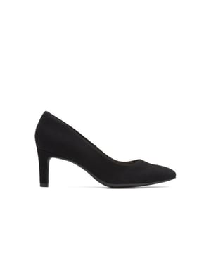 
Op zoek naar een schoen in de categorie Pumps? De 26136044 Black van Clarks is een aanwinst voor elke schoenenkast. De schoenen van Clarks zijn gemaakt van Suède en hebben een voering van Leer combi. De 26136044 Black is uitgevoerd in de kleur zwart.