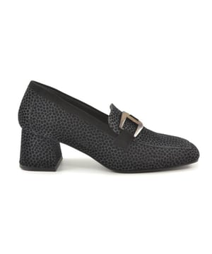 
De 25341 0 van Pedro Miralles is een echte blikvanger. De 25341 0 is uitgevoerd in de kleur GRIJS [giraffina grigio]. Bekijk ook onze overige collectie van Pedro Miralles op onze webshop!