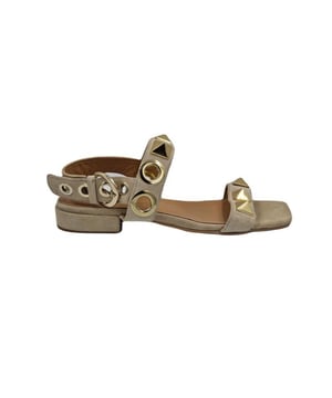 Scoor dit prachtige Babouche item nu in de uitverkoop in de Babouche outlet op V&D.
De G6404 2-beige van Babouche is een echte blikvanger. De G6404 2-beige is uitgevoerd in de kleur 2 beige. Bekijk ook onze overige collectie van Babouche op onze webshop!