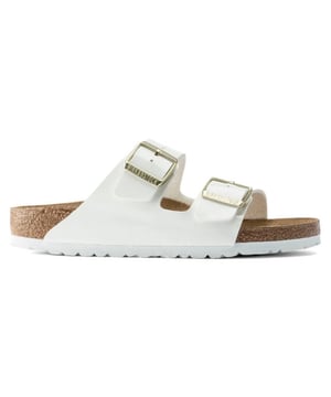 
Kleine pasvorm, de BIRKENSTOCK Arizona is een echte klassieker. Hier komt het veelzijdige Birko-Flor®-materiaal in een strakke, minimalistische look. De laklaag brengt de levendige kleuren op een bijzonder expressieve manier tot leven. Elegant en verfijnd zonder afbreuk te doen aan het comfort, de flexibiliteit en de duurzaamheid van de sandaal. Birko-Flor® Patent is gemaakt van onze onderhoudsvriendelijke, vochtafstotende kunststof Birko-Flor® met laklaag. Het is helder, opzichtig en stralend. Er komt geen einde aan de kleurkeuze.