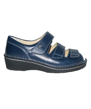 
Klittenbandsandalen van het topmerk Finn Comfort. De gesloten hiel geeft extra steun. Door het uitneembare voetbed is deze sandaal ook geschikt om eigen inlegzolen in te dragen. Dit model van Finn Comfort, artikelnummer 2106 Ischia, bestel je gemakkelijk in onze webshop. Let-op ! dit artikel valt klein, bestel een maat groter als normaal.