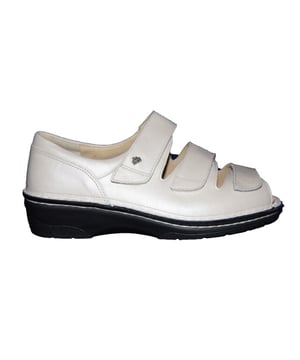 
Klittenbandsandalen van het topmerk Finn Comfort. De gesloten hiel geeft extra steun. Door het uitneembare voetbed is deze sandaal ook geschikt om eigen inlegzolen in te dragen. Dit model van Finn Comfort, artikelnummer 2106 Ischia, bestel je gemakkelijk in onze webshop. Let-op! dit artikel valt klein, bestel een halve maat groter als normaal.