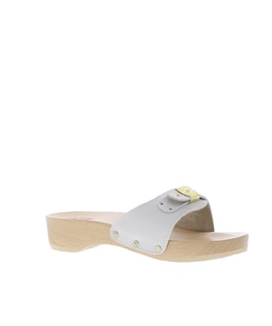  Fashionalert voor Scholl   Steel de show bij elke gelegenheid   Combineer dit item met een van de andere musthaves bij V&D
Scholl Pescura Heel Dames Slipper Deze zomerse slipper van het merk Scholl is een iconisch model uit de jaren 70. De hak is 4 cm hoog en gemaakt van hoge kwaliteit beukenhout. De slipper is verstelbaar met het goudkleurige gespje op de bovenkant. Combineer dit model met jouw favoriete flaired jeans of onder een leuke zomerjuk.  Wil jij de zomermaanden doorkomen met deze fantastische instappers van het merk Scholl? Bestel dan nu online of kom langs in een van onze winkels.  Eigenschappen * Buitenkant: Glad leer * Binnenzijde: Suède * Geen uitneembaar voetbed * Tip: Bestel je eigen maat!