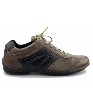 
Zeer comfortabele sneaker gemaakt van een combinatie van leer en suède. Uitneembaar en comfortabel voetbed.