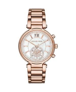 The Michael Kors MK6282 Bradshaw features a silver-tone stainless steel bracelet with a chronograph dial and Roman numeral markers. Quartz precision ensures accuracy, while the sturdy design offers durability. Water resistance makes it suitable for daily use. A fashionable and practical accessory for any wardrobe.