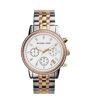 The Michael Kors MK5650 Parker offers a silver-tone stainless steel bracelet with crystal embellishments for added elegance. Featuring chronograph sub-dials and quartz precision, it delivers reliability and style. Its refined design makes it suitable for both daily wear and evening events. A true reflection of Michael Kors glamour.