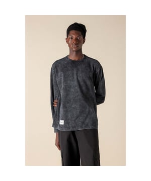 Heren Mizuno Sportstyle Long Sleeve T-shirt in zwart.- Geribbelde kraag.- Lange mouwen.- Zeefdruk op de rug.- Geborduurd Mizuno runbird logo op achterkant linkerschouder.- Geweven label met branding op de voorkant.- Oversized fit.- Ref: D2EAB50208