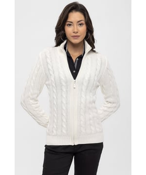 Der Felix Hardy Thick Cable Knit Cardigan für Damen mit langen Ärmeln ist da! Dieses elegante und stilvolle Design kombiniert maximalen Komfort und Qualität, gefertigt aus einer Mischung aus 70% Baumwolle und 30% Acryl. Die weiche Textur und die strapazierfähige Konstruktion sorgen für Wärme an kalten Wintertagen und machen sie zu einem unverzichtbaren Bestandteil der Garderobe. Die Strickjacke hat einen schicken V-Ausschnitt und ein modernes, dickes Zopfmuster, das ihr ein feminines Aussehen verleiht. Die langen Ärmel sorgen für zusätzliche Bedeckung und Komfort. Sie ist vielseitig im Alltag einsetzbar und lässt sich mühelos mit Jeans, Röcken oder Hosen kombinieren. Für einen lässigen Chic kombinieren Sie es mit Skinny Jeans und Stiefeln. Für einen eleganten Abendlook entscheiden Sie sich für einen Bleistiftrock und Absätze. Im Winter können Sie ihn mit einem lockeren Schal kombinieren, der für zusätzliche Wärme und Stil sorgt. Die Pflege ist einfach: Handwäsche empfohlen oder Maschinenwäsche in kaltem Wasser. Bügeln Sie bei Bedarf auf niedriger Stufe und vermeiden Sie Bleichen oder chemische Reinigung. Felix Hardy legt großen Wert auf hochwertige Materialien und Handwerkskunst, so dass diese Strickjacke in dieser Wintersaison durch Eleganz und Funktionalität besticht. Sie wird sicher ein fester Bestandteil Ihrer Garderobe werden und Sie die ganze Saison über stilvoll warm halten.