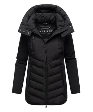 Die Marikoo Tivaa XVI Damenjacke kombiniert modernes Softshell-Design mit funktionaler Wärme – ideal für Übergangszeit und Wintertage. Elastisches Material und mittige Steppung sorgen für Bewegungsfreiheit und eine feminine Silhouette. Die abnehmbare Kapuze, ein hochschließender Kragen mit cleverem Reißverschlussfach sowie wasserabweisende Eigenschaften schützen zuverlässig vor Wind und Wetter. Praktisch: Zwei Außentaschen mit Fleecefutter, eine Brusttasche und zwei Innentaschen mit Reißverschluss bieten viel Stauraum. Mit Zwei-Wege-Reißverschluss, sportlichen Ärmel-Details und dezenten Marken-Patches ein urbaner Allrounder. Erhältlich in 9 Farben und Größen XS–3XL.