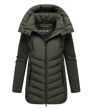 Die Marikoo Tivaa XVI Damenjacke kombiniert modernes Softshell-Design mit funktionaler Wärme – ideal für Übergangszeit und Wintertage. Elastisches Material und mittige Steppung sorgen für Bewegungsfreiheit und eine feminine Silhouette. Die abnehmbare Kapuze, ein hochschließender Kragen mit cleverem Reißverschlussfach sowie wasserabweisende Eigenschaften schützen zuverlässig vor Wind und Wetter. Praktisch: Zwei Außentaschen mit Fleecefutter, eine Brusttasche und zwei Innentaschen mit Reißverschluss bieten viel Stauraum. Mit Zwei-Wege-Reißverschluss, sportlichen Ärmel-Details und dezenten Marken-Patches ein urbaner Allrounder. Erhältlich in 9 Farben und Größen XS–3XL.