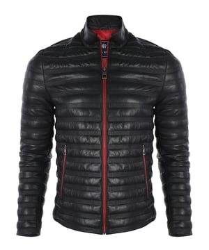 Elegant, sportlich und mühelos modern — die Felix Hardy Herren-Leder-Sportjacke mit durchgehendem Reißverschluss verbindet sportliches Design mit raffiniertem Lederstil. Aus strapazierfähigem Kunstleder mit glatter Oberfläche gefertigt, bietet diese Jacke eine leichte, aber strukturierte Passform, ideal für den Alltag. Der durchgehende Reißverschluss sorgt für Komfort und Vielseitigkeit, während dezente Einsätze und ein schlanker Schnitt die sportliche Silhouette betonen. Perfekt für aktive Tage oder legere Abende, verleiht diese Jacke deinem Lifestyle eine stilvolle Note. Kombiniere sie mit Jeans, Jogginghosen oder Chinos — sie passt sich deinem Rhythmus mit Leichtigkeit und Selbstbewusstsein an.