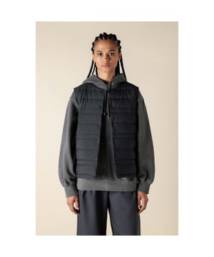 Heren Mizuno Breath Thermo Lightweight Down Jacket in zwart.- Ronde hals.- Zijzakken.- Drukknoopsluiting voor.- Elastische manchetten.- Gewatteerd.- Gewatteerd ontwerp.- Volledige voering.- Rechte zoom.- 100% Nylon.- Ref: B2GEB55109