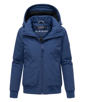 La chaqueta de invierno Mooni 16 de Marikoo combina estilo bomber urbano y deportivo con calidez funcional – perfecta para otoño e invierno. Confeccionada en nailon resistente y forro polar en espalda y laterales, ofrece comodidad y abrigo. Capucha fija con cordón, cuello alto y cremallera robusta protegen del viento y el frío. Incluye dos bolsillos exteriores cálidos con cremallera y dos interiores con cierre. Logos discretos y parche 3D completan el diseño. Disponible en 10 colores y tallas XS–XXL, furfree y resistente al agua hasta 5000 mm.
Material: Exterior 100% nailon; forro/relleno 100% poliéster.