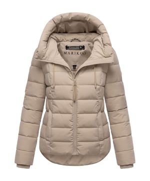 Die Marikoo Tayenaa Steppjacke vereint urbanes Design mit funktionaler Wärme – perfekt für den Winter. Das windabweisende Obermaterial, die urbane Steppoptik und der hochschließende Kragen schützen zuverlässig vor Kälte. Eine gefütterte Kapuze mit stylischem Kordelzug sorgt für Komfort, während warme Reißverschlusstaschen außen und zwei Innentaschen mit Reißverschluss Stauraum bieten. Strickbündchen an den Ärmeln halten die Wärme am Körper. Dezente Logo-Details runden den Look ab. Erhältlich in 11 Farben und Größen XS–XXL. Furfree.
Material: Oberstoff/Futter/Wattierung 100% Polyester.