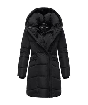 El abrigo acolchado Virenaa de Marikoo combina estilo elegante con comodidad funcional. Su moderno diseño de doble cremallera en capas asegura transpirabilidad y calor, mientras que el forro polar en la parte superior de la espalda y el exterior cortaviento ofrecen protección fiable. Con corte largo y femenino, capucha integrada con cordón y bolsillos con cremallera forrados, es ideal para el día a día, viajes y ocio. Detalles discretos de logo completan el look. Disponible en colores de moda y tallas S–3XL. Sin piel real (Furfree).