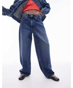 Jeans by Topshop This is Topshop Boyfriend fit Low rise Belt loops Five pocketsSold By: Asos