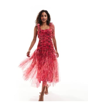 Dresses by Lace & Beads Petite Occasions made easy Floral design Tie straps Drop waist Zip fastening Regular fitSold By: Asos