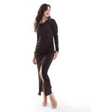 Dresses by Closet London To the max Round neck Long sleeves Ruched detail Button-keyhole back Front split Regular fitSold By: Asos